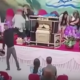Pastor é baleado durante culto ao vivo.